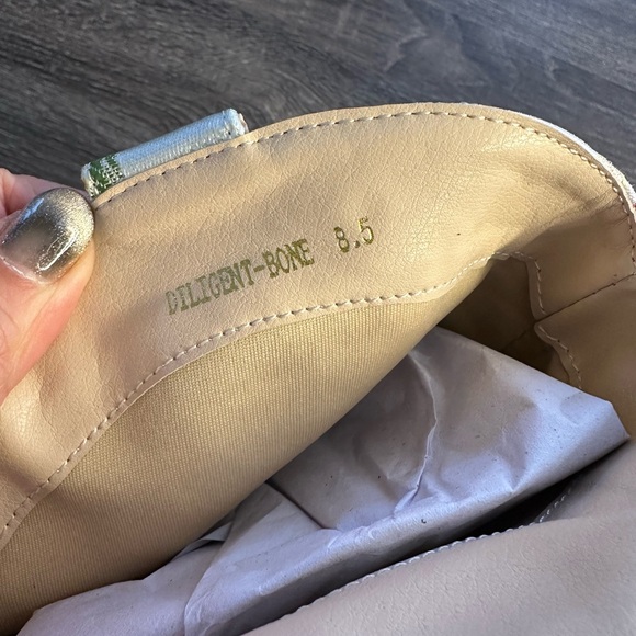 Azalea Wang Diligent Bone boots - 8.5 - Picture 6 of 8